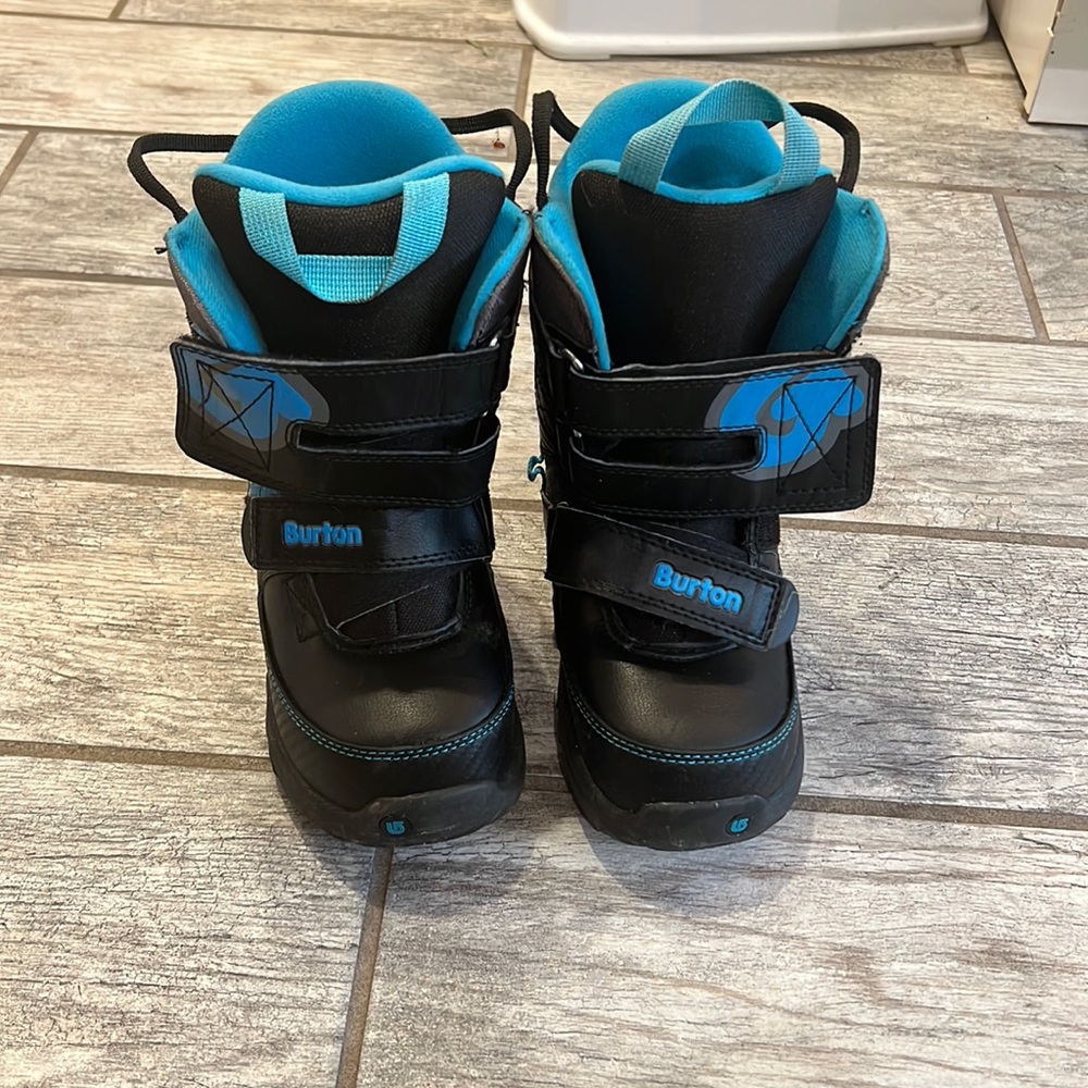 Burton Grom Snowboarding boots size 1